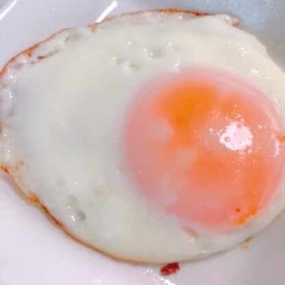 水を入れないで目玉焼きを作っていましたが、このレシピで作ってみました！綺麗な目玉焼きが出来あがりました♪ありがとうございます(*^^*)